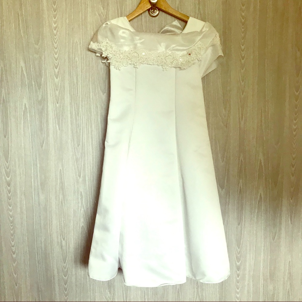 New Lovely White girl’s gown